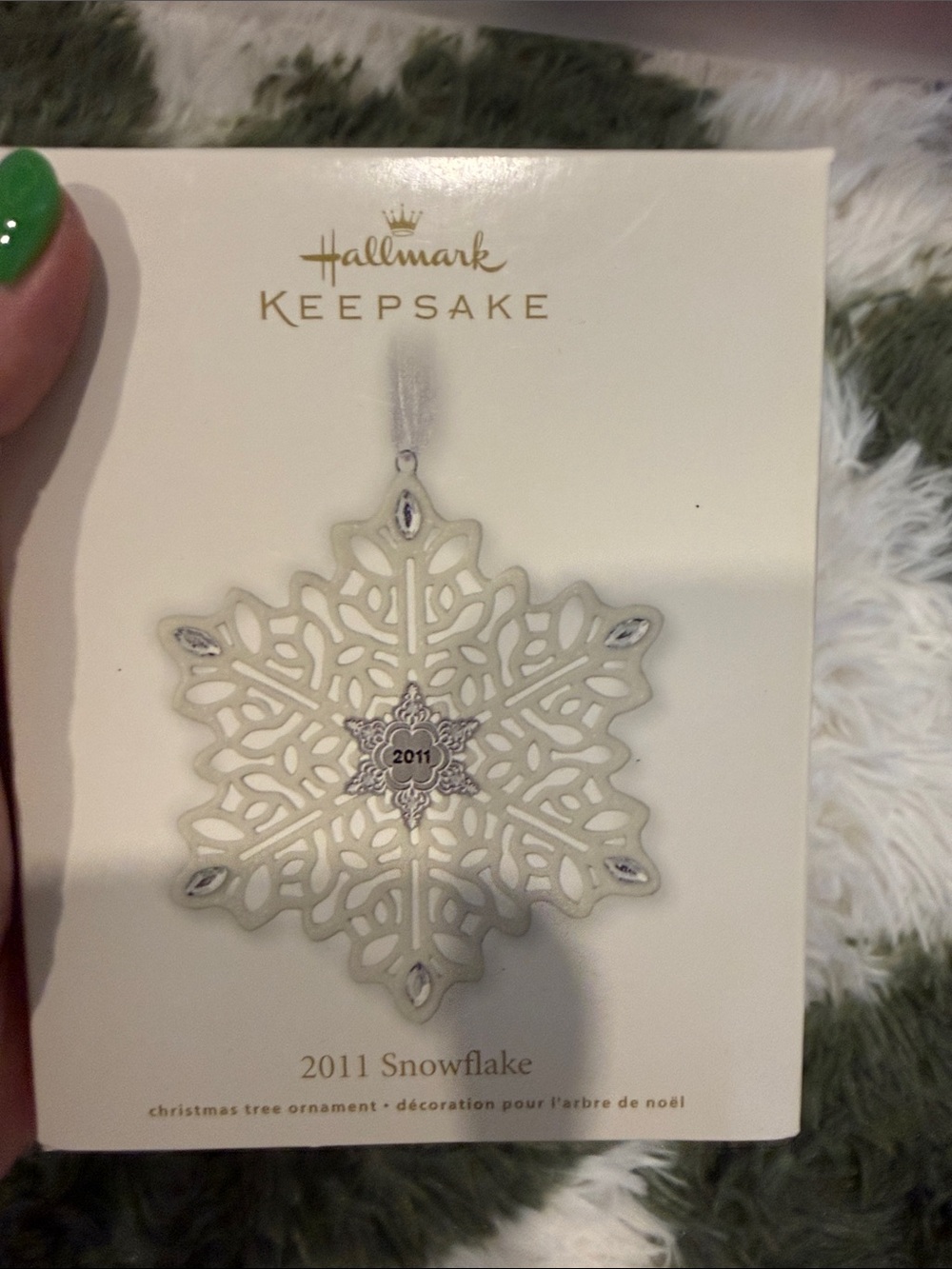 Hallmark Keepsake Silver Snowflake & Wreath Ornament Set - Red and White Boxes - Picture 9 of 11